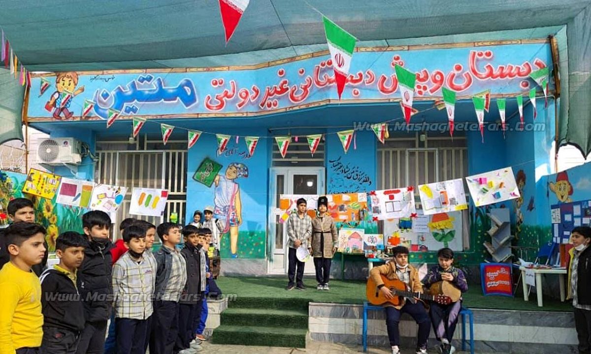 حرکت بامزه یک پسر بچه در جشن پایان تحصیل مدرسه