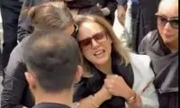 حال المیرا عبدی در مراسم تشییع پدرش خراب شد