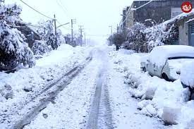 گرفتاری شدید مردم در پی بارش برف در این جاده