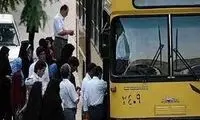 قاب بدون شرح از یک مرد مسن در اتوبوس 