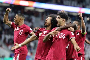 چرا پاداش تیم ملی قطر نوش جان‌شان؟ اما حواله خودرو فوتبالیست‌های کشورمان کوفت‌شان بشود؟