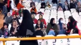 حضور تعدادی از بانوان ایرانی در ورزشگاه آزادی