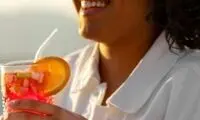 مایعات را اینجوری بخوری، زشت و پیر میشی!