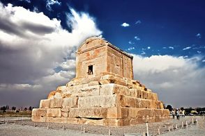 تصویری نایاب از پاسارگاد ۱۰۰ سال پیش، بدون حصار و جاده