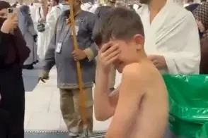 جشن غیرمعمول یک خانواده اهل ترکیه در کعبه