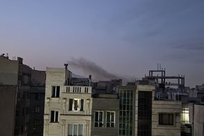 تصاویری از دود سیاه در خیابان پیروزی تهران