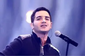 عطسه محسن یگانه وسط اجرای آهنگ در کنسرت!