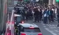 جلوگیری مردم از دستگیری یک شهروند توسط پلیس