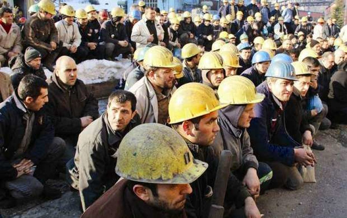 فیلم بی احتیاطی عجیب یک کارگر با سیگاری بر لب
