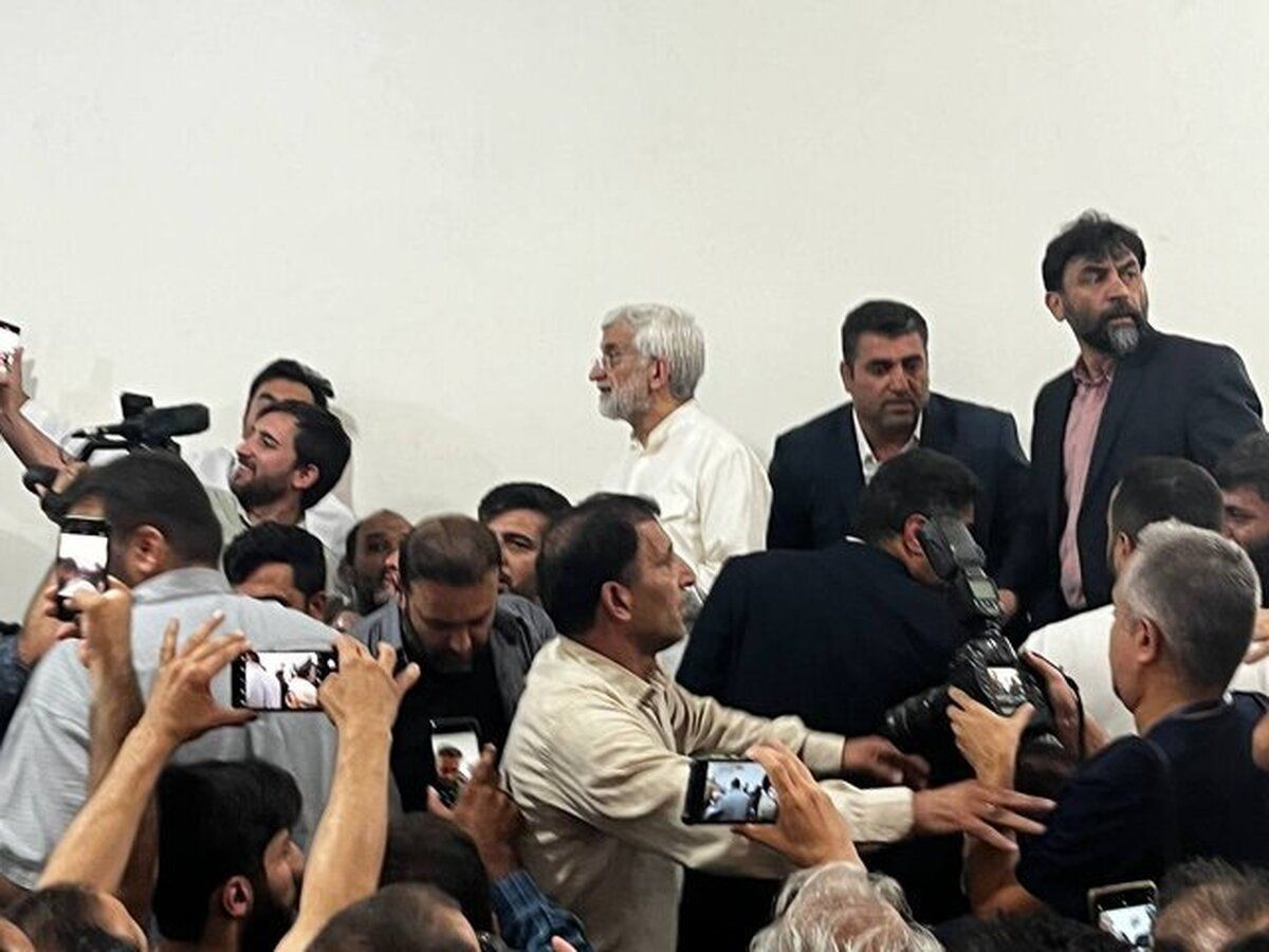 اعتراض تند یک شهروند به جلیلی برای عدم اجماع با قالیباف