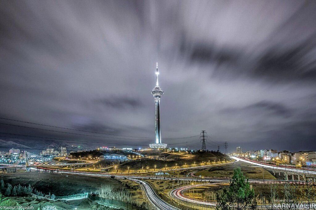 ببینید: لحظه برخورد صاعقه به برج میلاد تهران