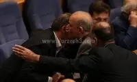 بوسه دیدنی تاج بر گونه میرشاد ماجدی!