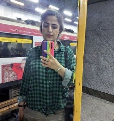 متن بحث‌برانگیز درباره دختری که در مترو سلفی گرفت