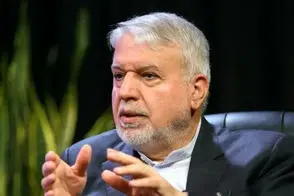 پوشش متفاوت خبرنگار خانم اسپانیایی در گفتگو با وزیر میراث فرهنگی