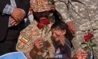 بازیگوشی دختر تکاور شهید بر بالین پیکر پدرش 