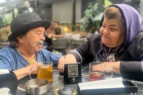 جشن تولد ساده بازیگر کوتاه قامت ایران در کنار خانواده‌اش