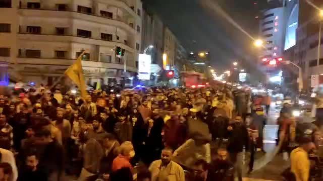 ویدئویی از تجمع شبانه مردم تهران در خیابان