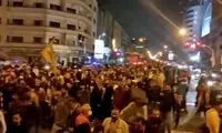 ویدئویی از تجمع شبانه مردم تهران در خیابان
