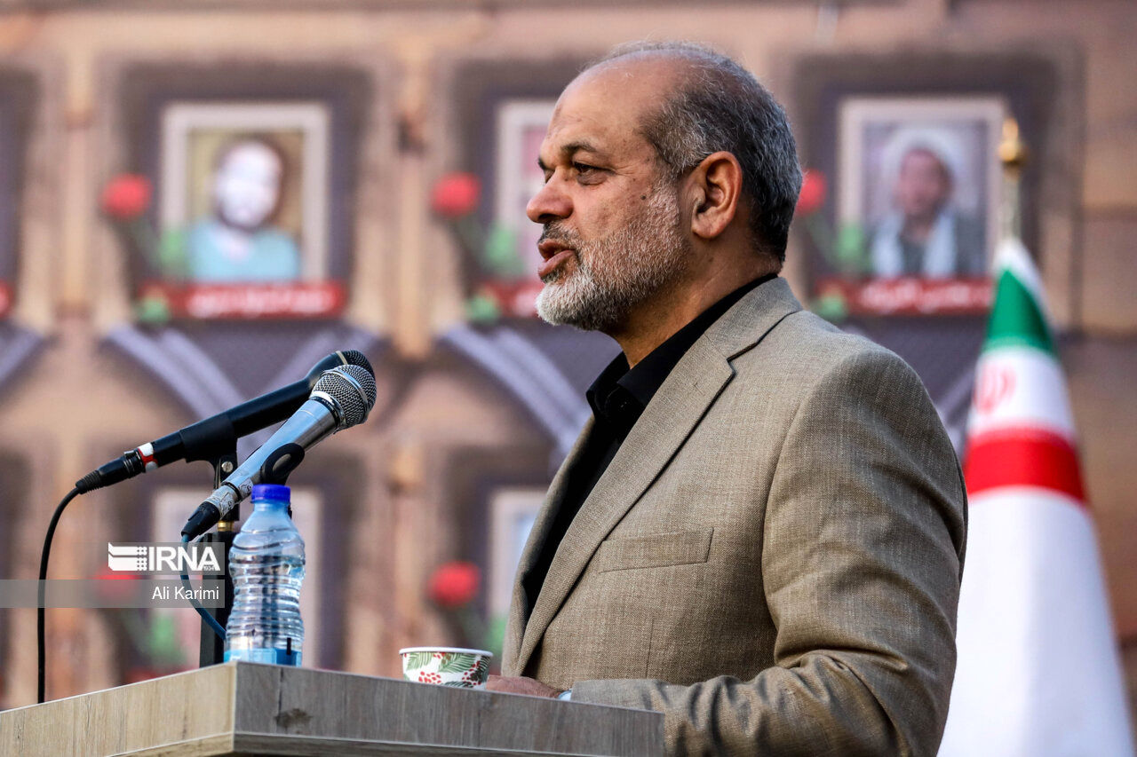 کنایه سنگین وزیر کشور به دولت روحانی