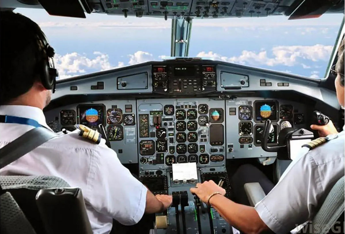 لحظه خواستگاری خلبان ایرانی از دختر مورد علاقه‌اش در پرواز