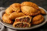 پیراشکی گوشت با خمیر خانگی؛ لذیذ و فراموش‌نشدنی