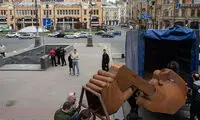 نصب مجسمه ولادیمیر پوتین در حال خودکشی!