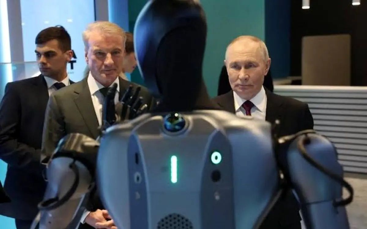 رقص اولین ربات انسان‌نمای روسیه برای پوتین
