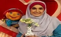 ژست شاد و خوشحال خاله نرگس پای صندوق رای