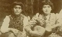تصویری از یک گروه مطربی زنانه در دوران قاجار