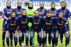 کری‌خوانی ستاره‌های استقلالی تیم خاتون بم برای پرسپولیسی‌ها