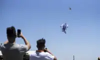 پرواز لباس غول‌پیکر لیونل مسی بر فراز آسمان