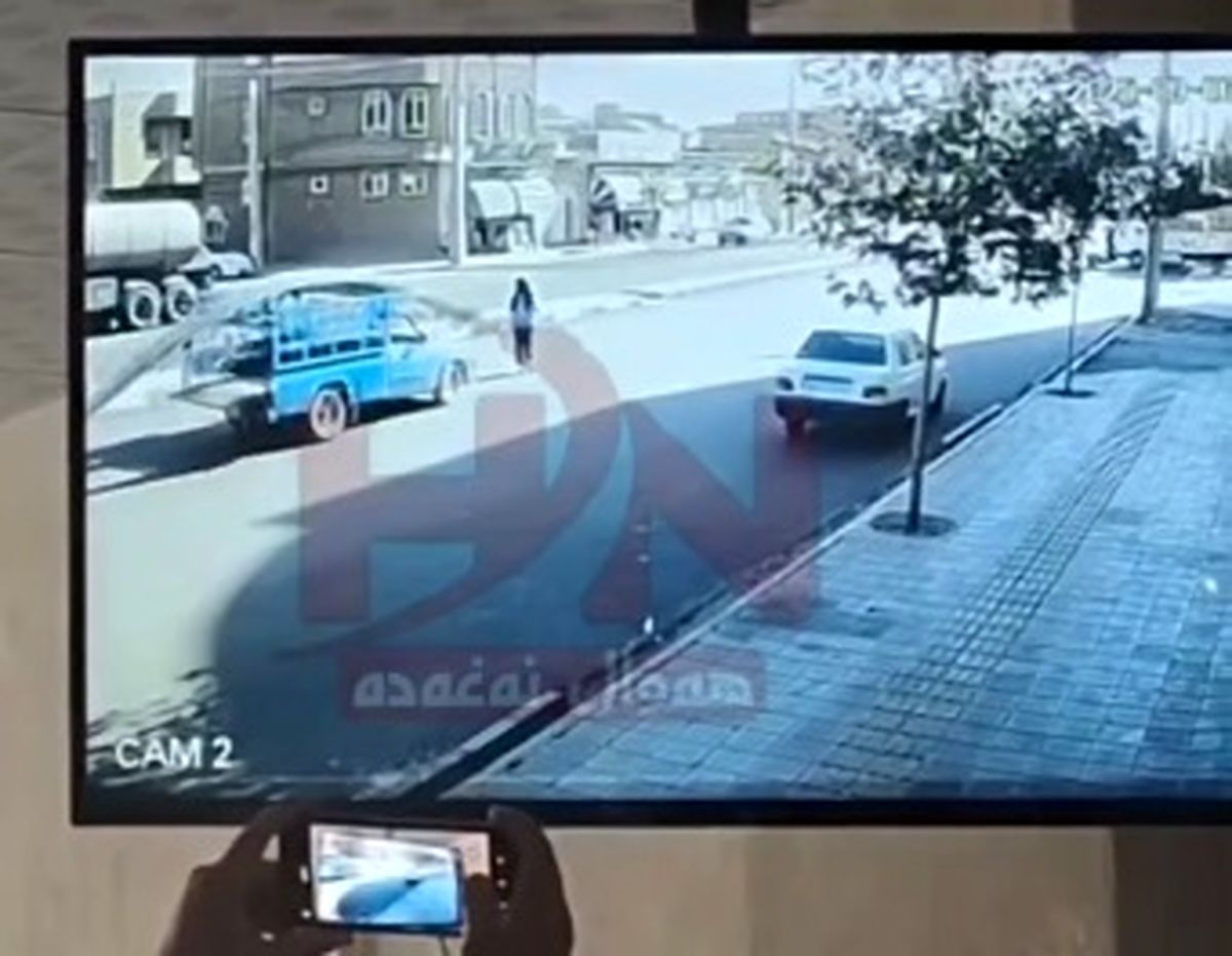 لحظه دلخراش مرگ دختر جوان بر اثر برخورد با نیسان