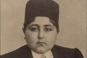 احمدشاه قاجار در ایستگاه قطار لیون فرانسه