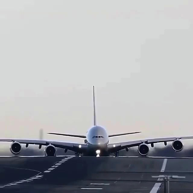 لحظه جالب تیک‌آف بزرگ‌ترین هواپیمای مسافربری جهان