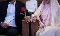 کار این زن رساندن دخترها و پسرها به همدیگر است