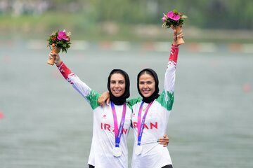 دیدار مادر و دختری مدال‌آور ایران در فرودگاه