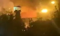 لحظه انفجار نارنجک صوتی در محوطه زندان اوین