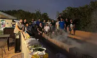کشتی‌گیران مهمان حسن یزدانی و کامران قاسم‌پور به صرف کباب 