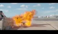 لحظه ترسناک اضافه شدن آب به روغن داغ