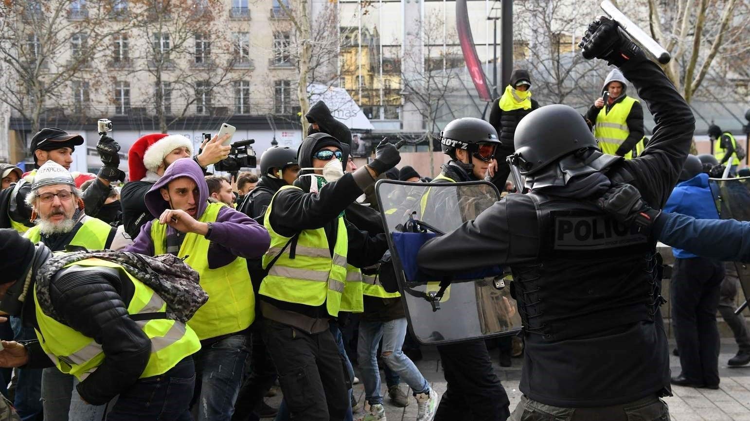 ویدئوی جنجالی از تعقیب‌وگریز یک گورخر در خیابان‌‌های فرانسه!