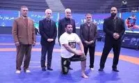قهر معاون وزیر در یک مراسم رسمی از تلویزیون پخش شد