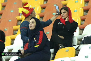 شور و شوق هواداران زن فولاد از حضور در ورزشگاه