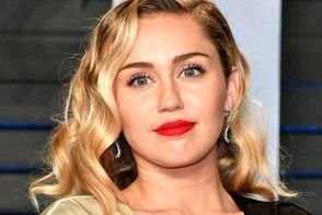 خانم بازیگر مشهور نامزد کرد