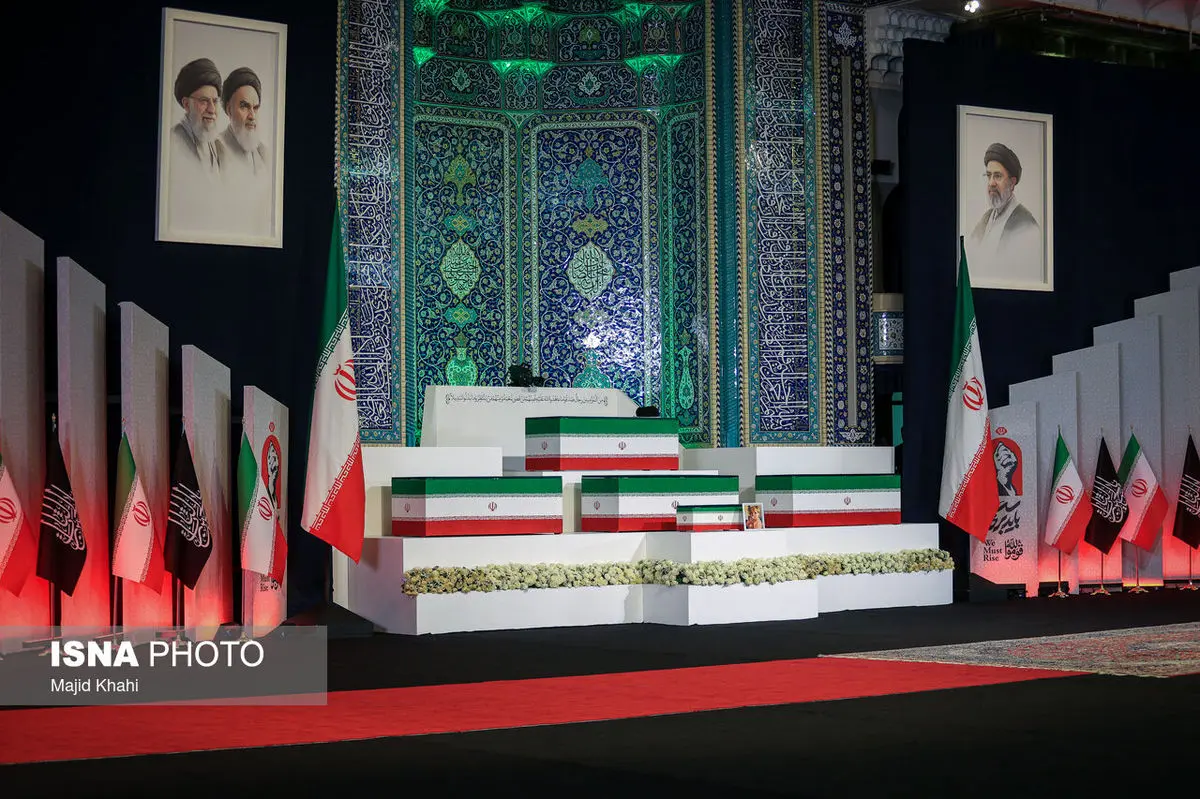 ادای احترام هیئت‌های از روس و چینی به رهبر شهید