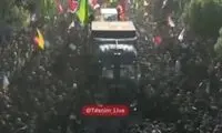 خودروی حامل پیکر رهبر شهید در میان مردم عراق