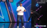 لحظه وحشتناک آتش گرفتن یک مرد روی صحنه