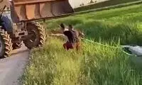 سقوط لودر روی خودروی سواری در حین عملیات نجات!
