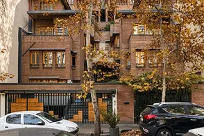 این خانه‌ در پاسداران با نمای متفاوتش دلبری می‌کند