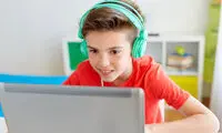 چرا بچه‌ها بیشتر از چهره‌های اینترنتی تأثیر می‌گیرند؟