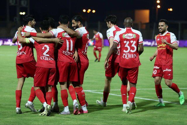 خلیلی: پرسپولیس پا به پای استقلال پیش می‌رود